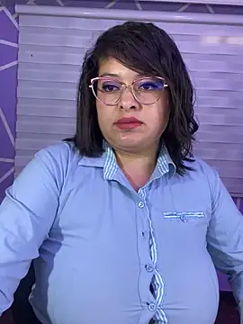 MiiaaJoness webcam