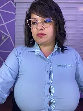 MiiaaJoness webcam
