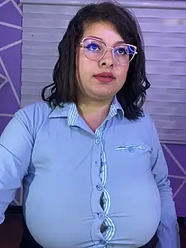 MiiaaJoness webcam