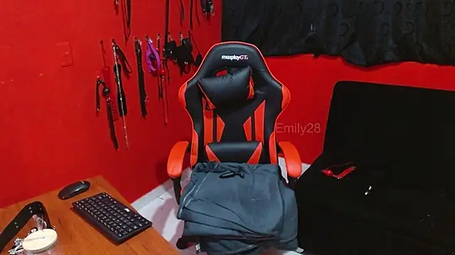 Emily_Slave28 webcam