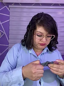 MiiaaJoness webcam
