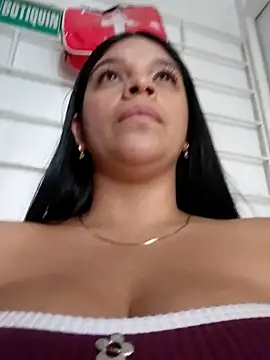Layla-daring webcam