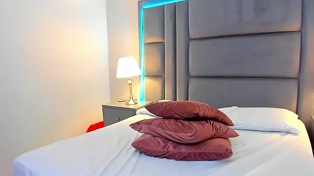 KendalFoxx webcam