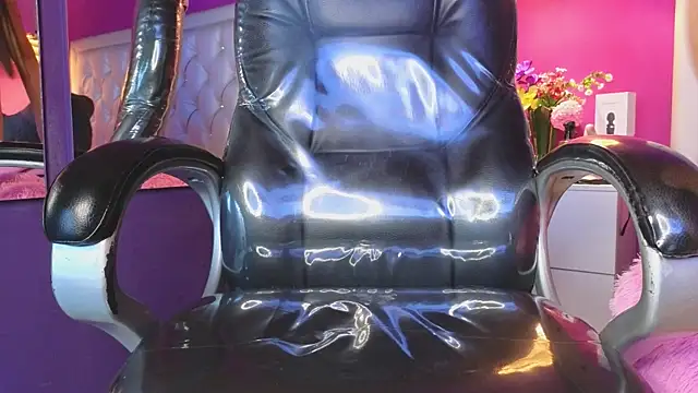 mila_poison webcam