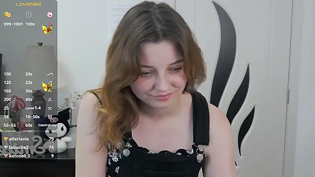pretty_little_thing webcam