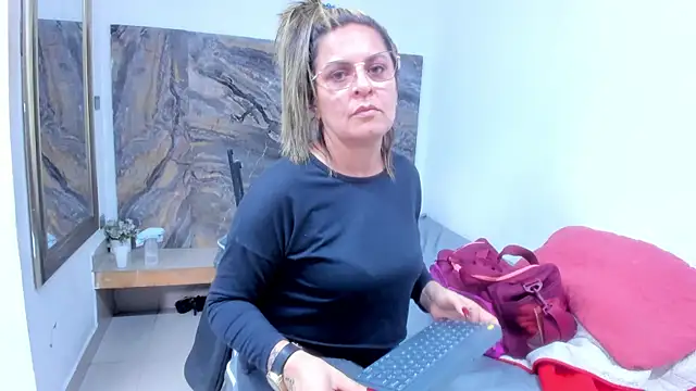 Agatha_Pleasure webcam