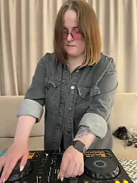 Joan_Taylor1 webcam