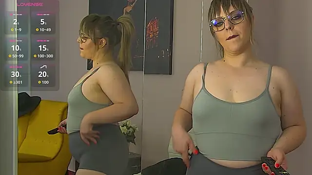ZoeSkyee webcam