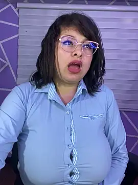 MiiaaJoness webcam