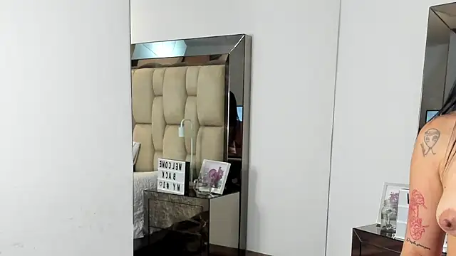 LeilaScott webcam