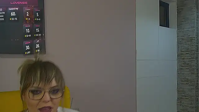 ZoeSkyee webcam