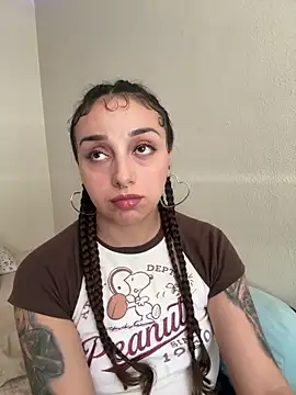 CharmingMaddie webcam