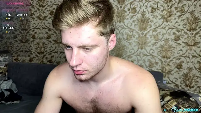 Maxhornyblondieman webcam