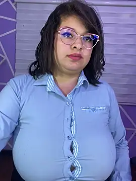 MiiaaJoness webcam