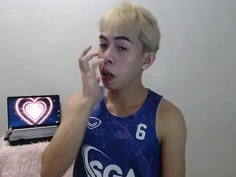 urhotsilverboy (M twink) - naked and jerk 1 minute
