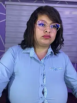MiiaaJoness webcam