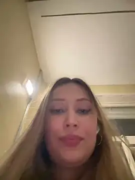 blonde_exe webcam
