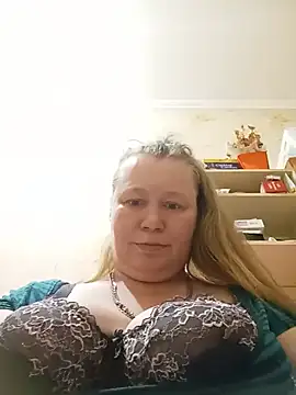 KiraStanton webcam