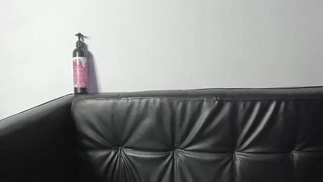 KiaraaBlack webcam
