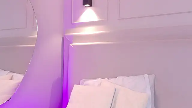 NaomiKlarc webcam