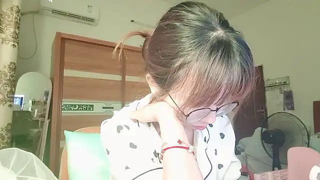 Lili_666 webcam