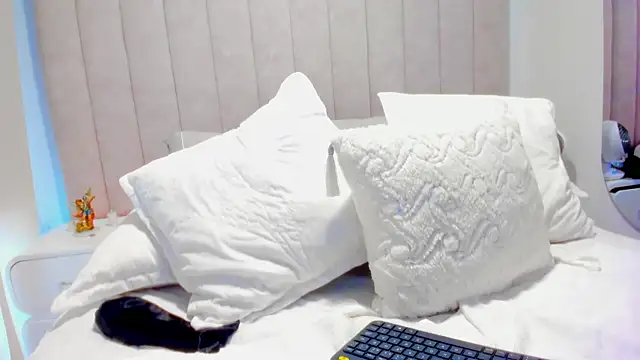kittyy_milk_001 webcam