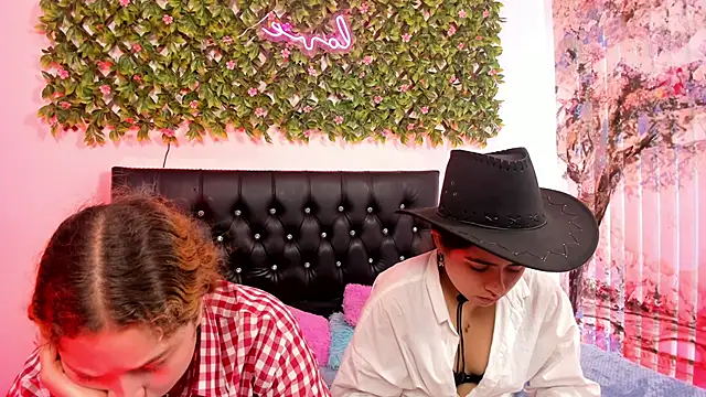 valeria_and_zoe webcam