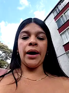Layla-daring webcam
