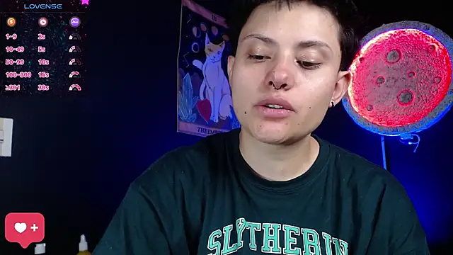 girl_intense444 webcam