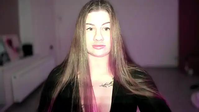 JuicyHelenX webcam