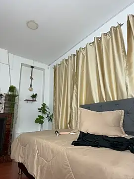 Emma_hassani webcam