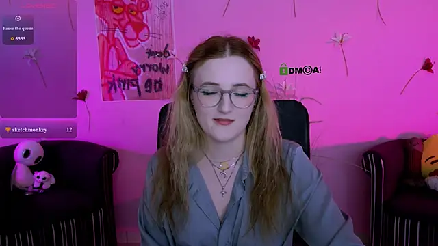 luna_berryy webcam