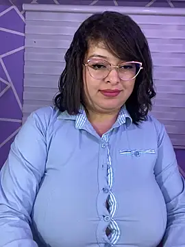 MiiaaJoness webcam