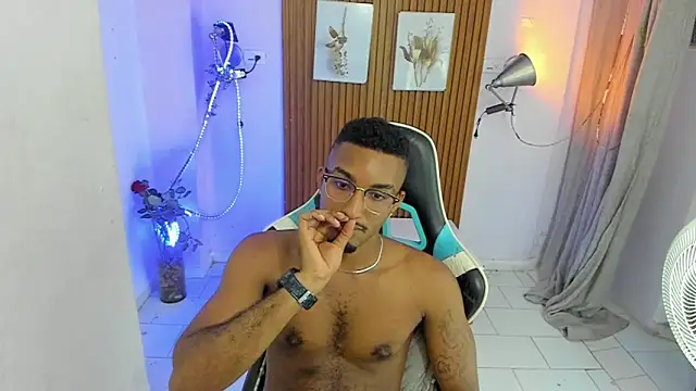 darwin_mayo - Darwin_mayo's free webcam - UK Sex Cams