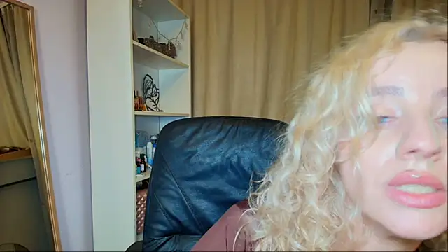 khaleesi_sy webcam
