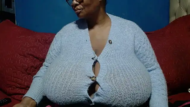 CUTEFIRMMELONSS live sex cam