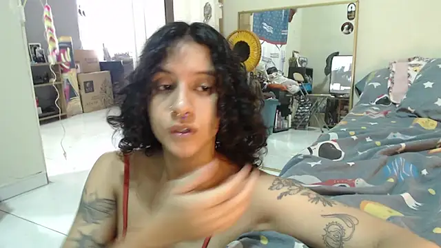 AlinaWoolf_ webcam