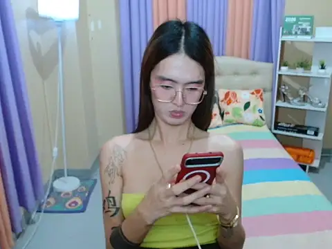 XxTsUncutAskaxX webcam