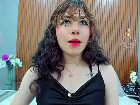 Cybercore_Shy shaved body cam room