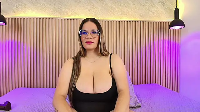 big_tits_in_your_face plus size webcam model