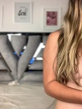 valery_and_Dani_ webcam