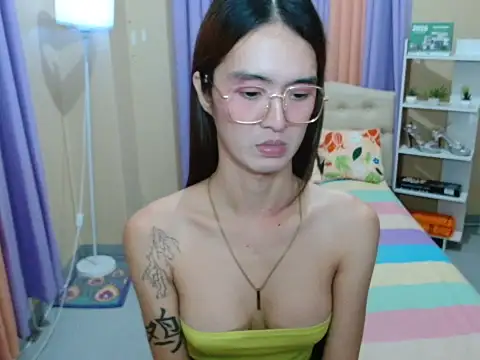 XxTsUncutAskaxX webcam
