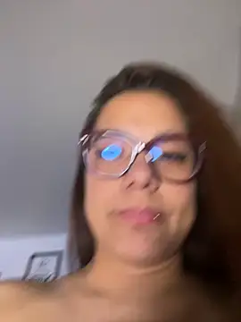 Pretty__Milf webcam
