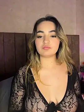 Antonella_Juliet... Live Webcam on Stripchat