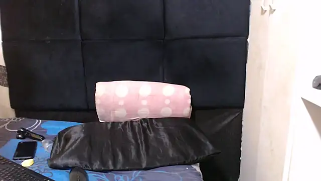 SweetHotBabby18 webcam