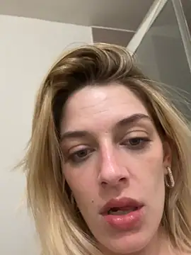 Bellalolahot webcam