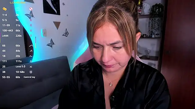 luciamature_ webcam