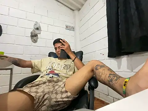 Max_TheHorseDick webcam