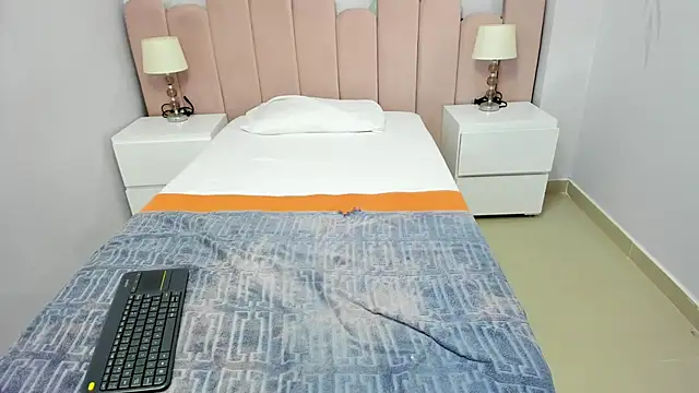 doll_skinny18 webcam