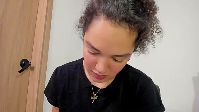 MiaRouseex sit on face fantasy